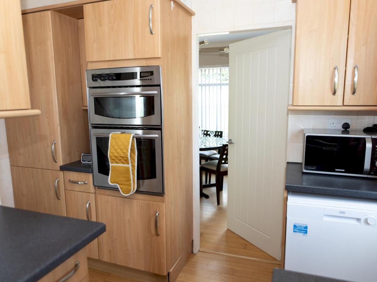 Pass The Keys Amazing 4 Bedroom Property- Hot Tub & Sea Views Scarborough Eksteriør bilde
