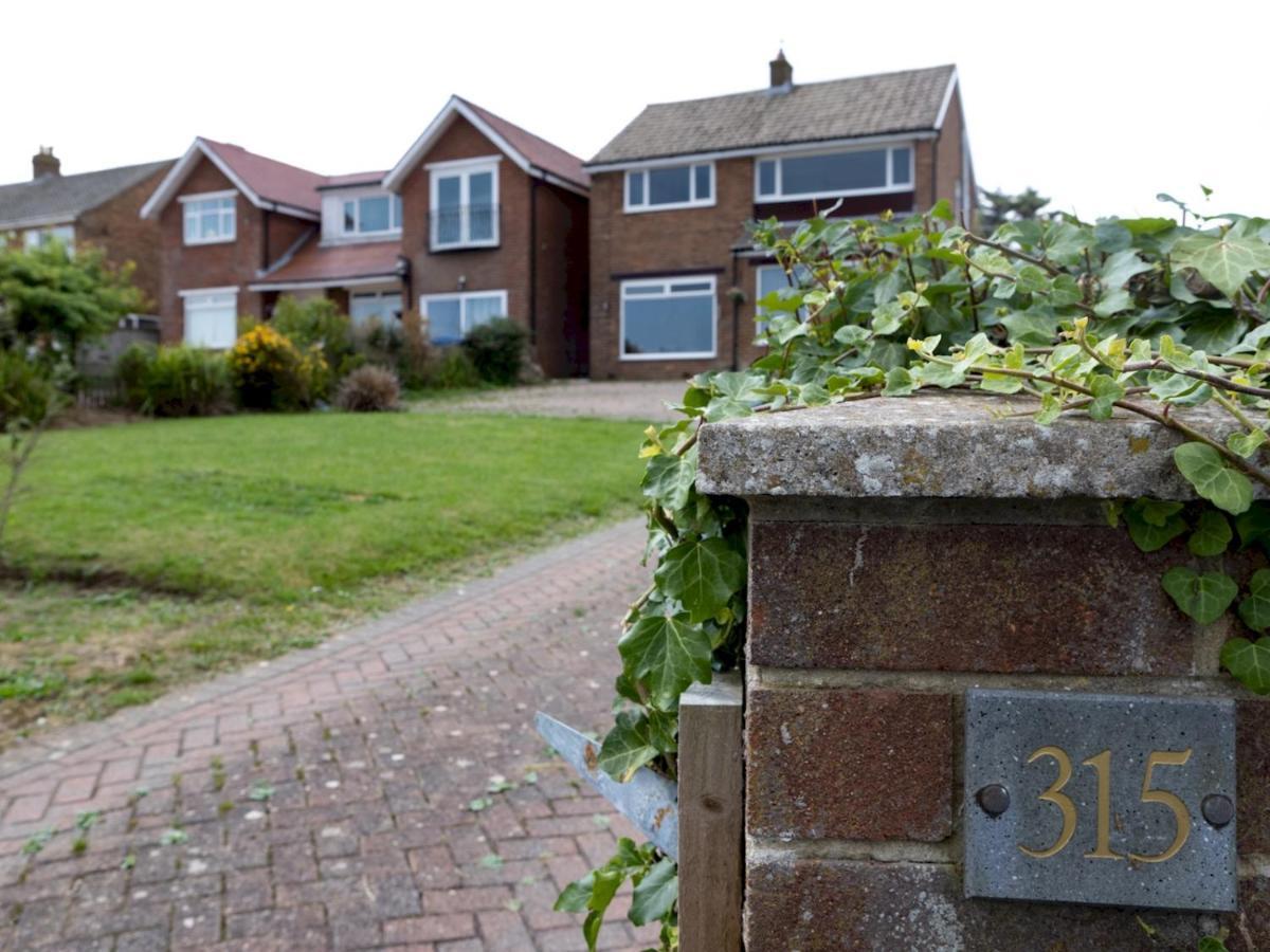 Pass The Keys Amazing 4 Bedroom Property- Hot Tub & Sea Views Scarborough Eksteriør bilde